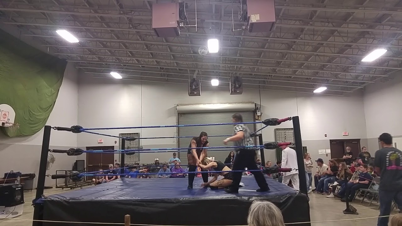 Miss Rachel w/ Flamingo -vs- Shawna Reed