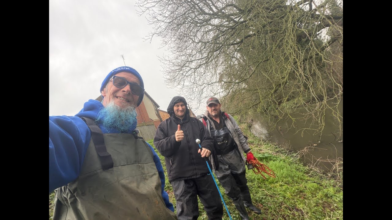 Sat afternoon live UK  magnet fishing cleaning the waterways