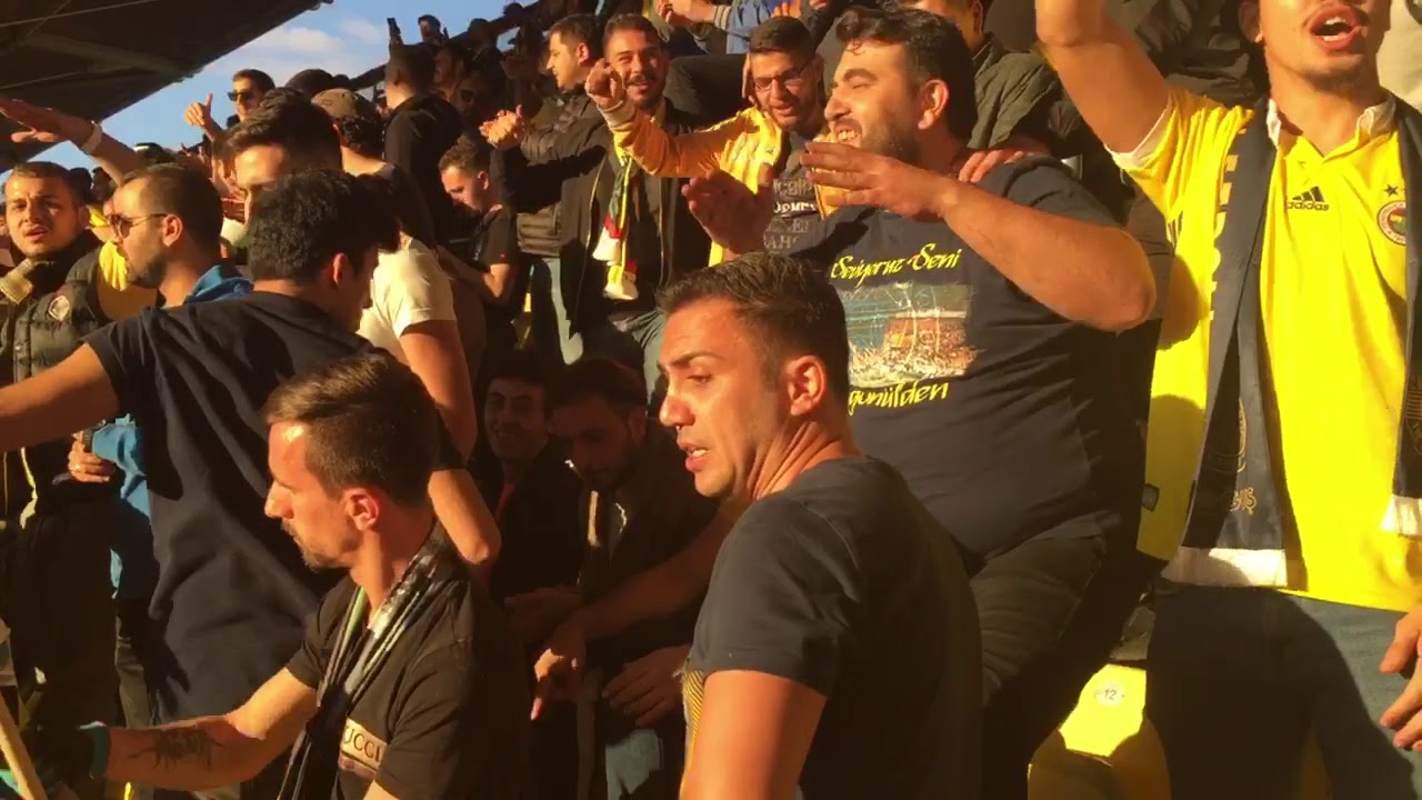 FENERBAHÇEMİZ-İbfk maç önü Kertenke Kahraman ile davul şov