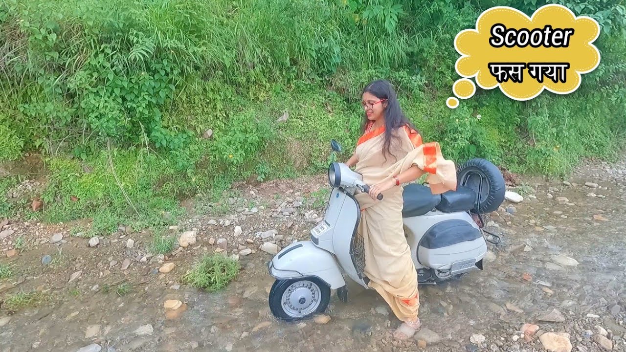 GIRL HARD REVVING AND RIDING IN RIVER 🛵🌊🛵😲 #girlrider #offroad #revving