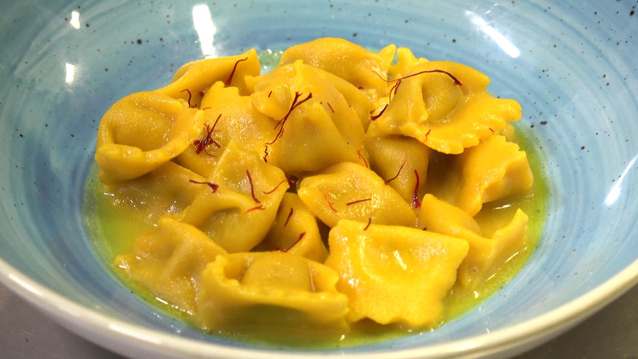 Ristorante Cascina Vittoria - Rognano (PV) - Chef Giovanni Ricciardella all'opera