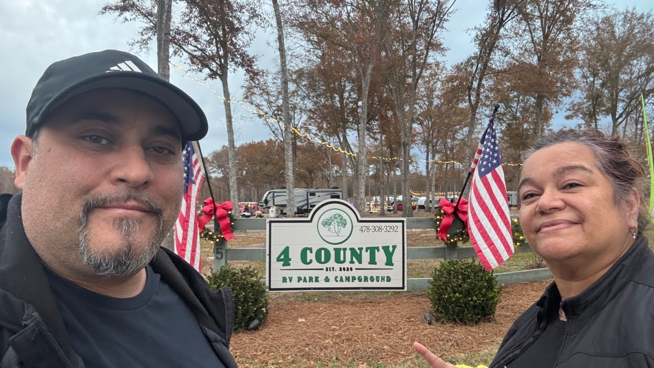 4 County RV Park & ​​Campground | Встреча любителей автодомов в Джорджии, рождественский парад
