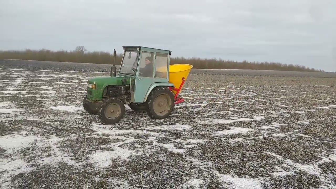 Підживлення озимих аміачною селітрою🇺🇦 Стан пшениці, залишає бажати кращого. Дорого, але потрібно 😁