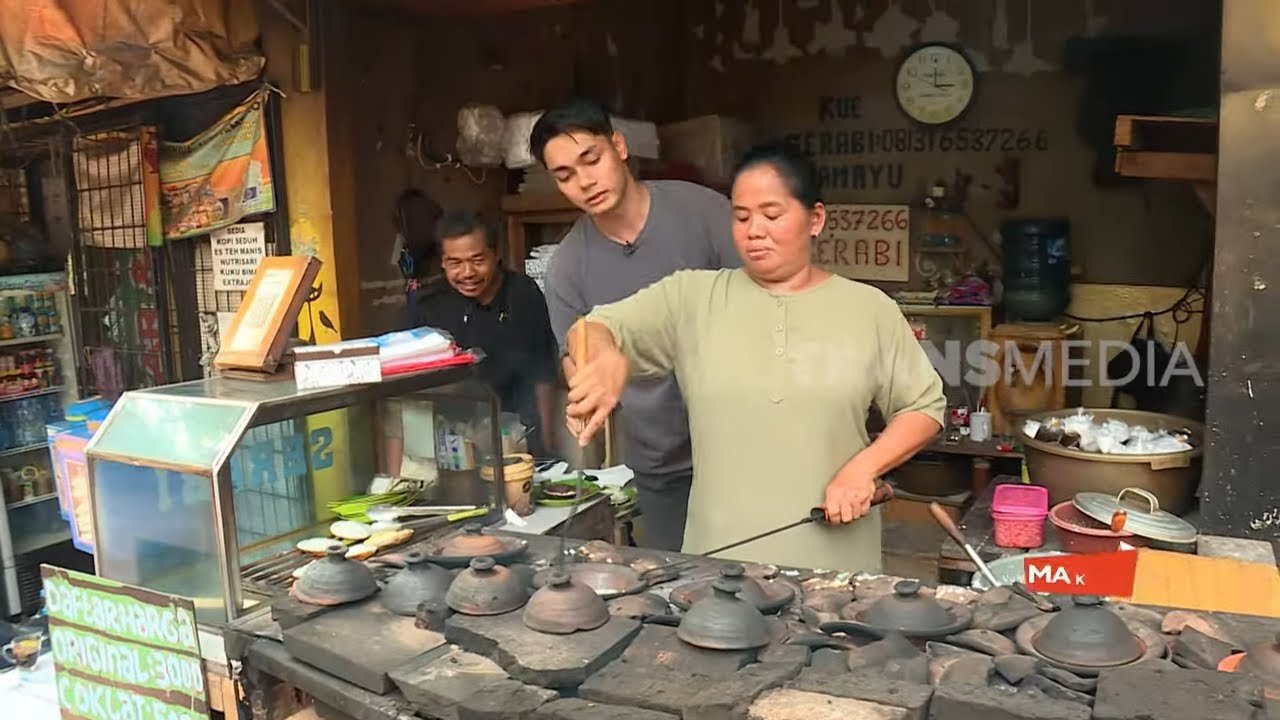 Jeremiah Rakesh Nyicipin Nikmatnya  Kue Serabi Indramayu | MAKAN RECEH (04/10/24)