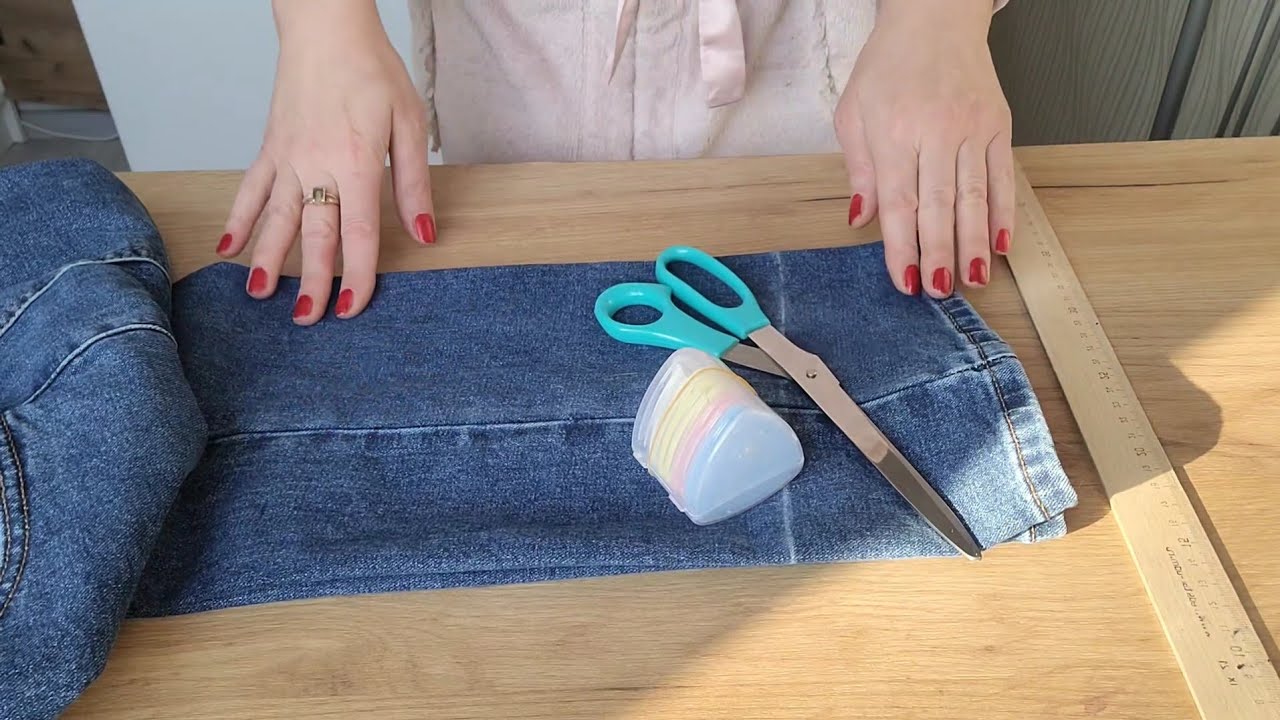 Как укоротить джинсы и сохранить фабричный край. Больше видео @https://rutube.ru/channel/34252800/