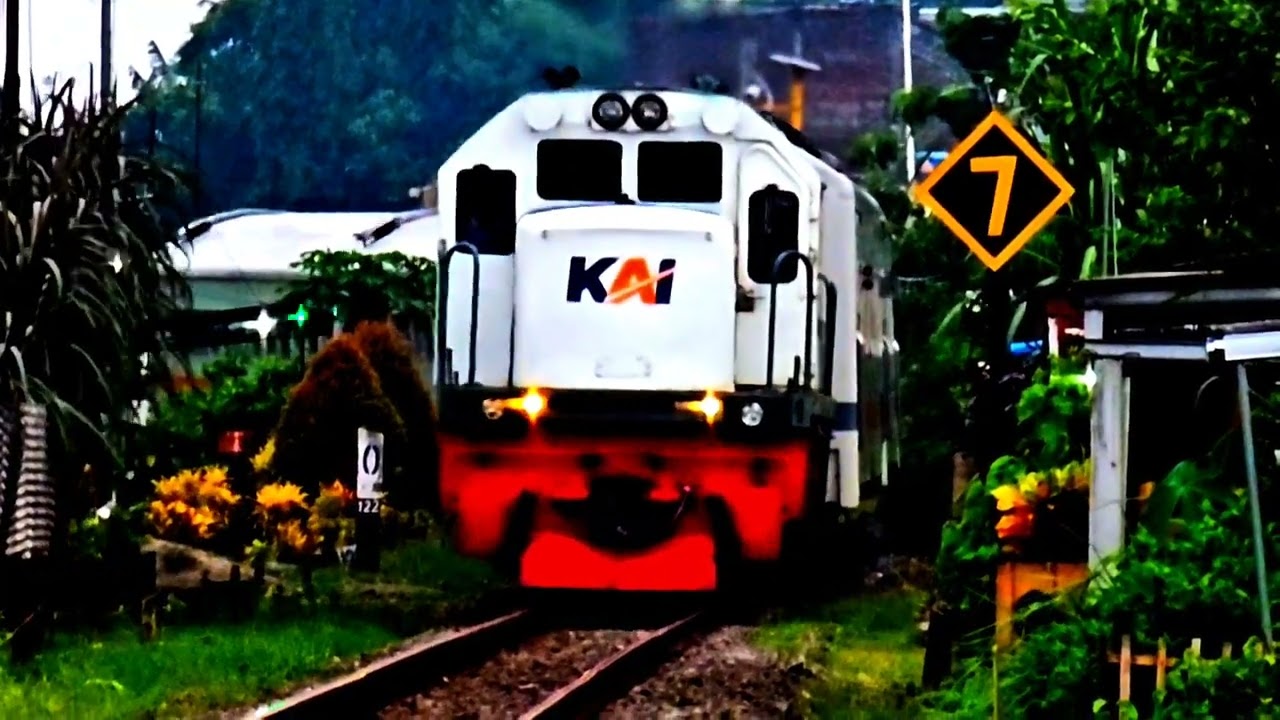 Kereta Api Gajayana Dan Penataran Sore Hari 080226 