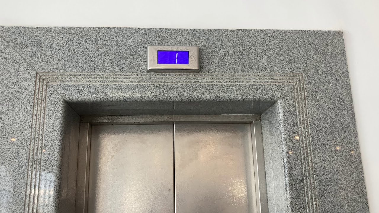 Very Nice Early OTIS GeN2 (2003) at Djerba Airport / Tunisia #lift #elevator