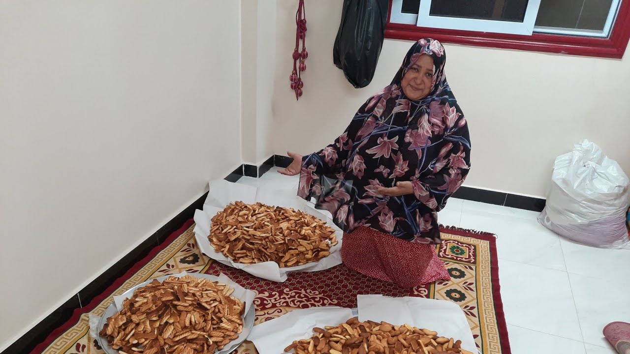 بسم الله اول حلقة في مخبوزات العيد🏃‍♀️(بسكوت النشادر)عملت بسكوت النشادر ٣٠بيضه اللهم بارك