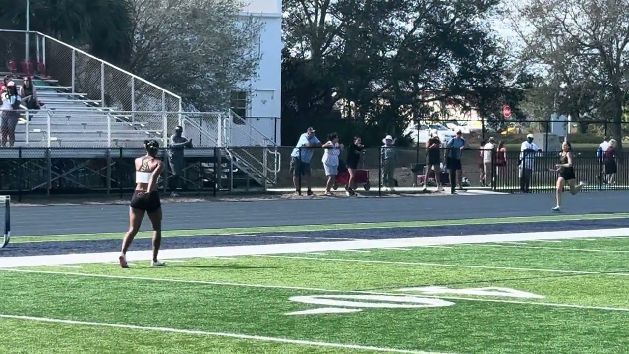 Girls 4x400M