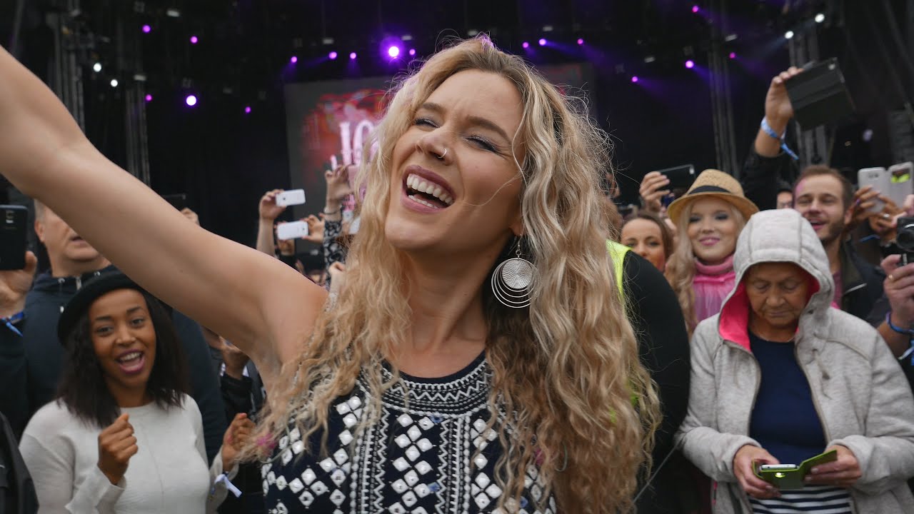 Joss Stone - Super Duper - sings amongst the audience at Pori Jazz July 8, 2016 4k to HD