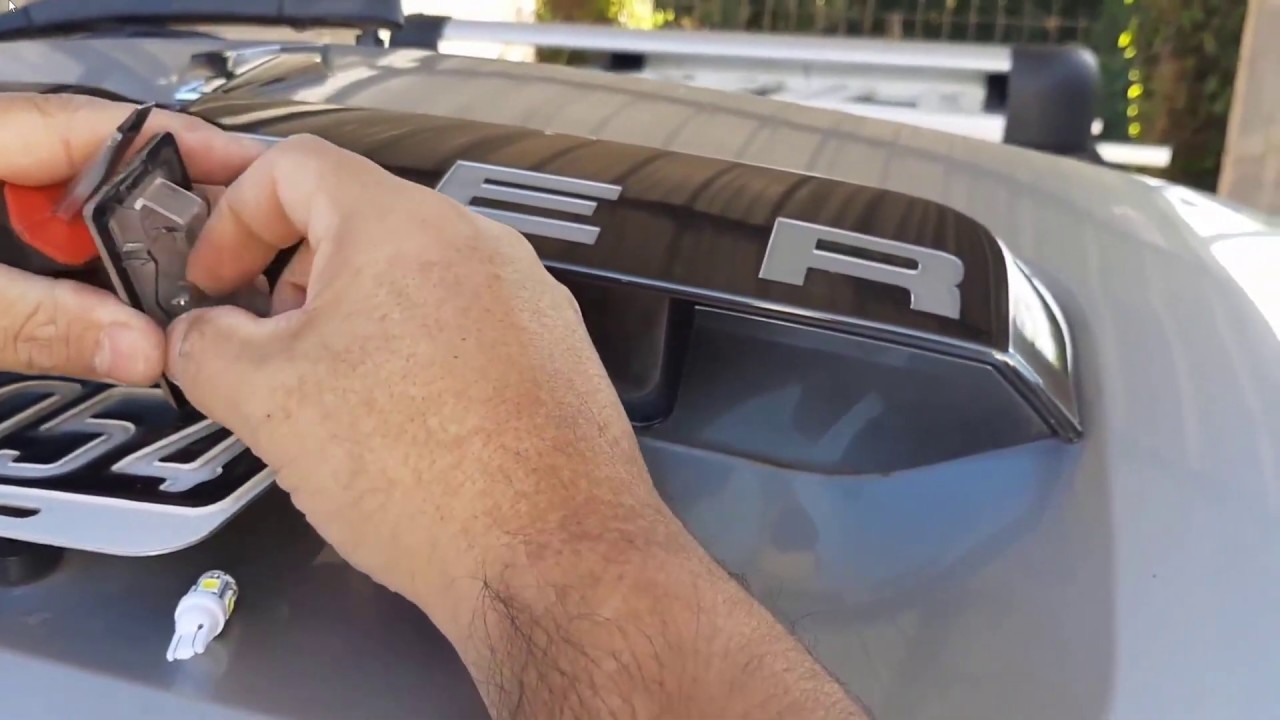 Como Cambiar Luz De Patente Duster Dacia 2015
