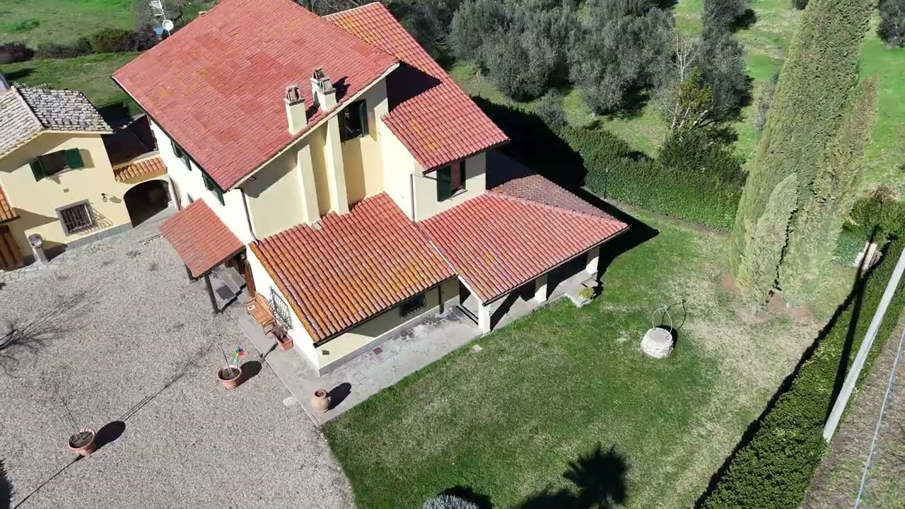 📍 Vetralla 🌾Tra natura, privacy e comfort nasce una villa che conquista dal primo sguardo.