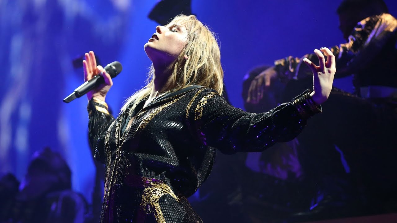 Taylor Swift - intro + look what you made me do # live reputation tour