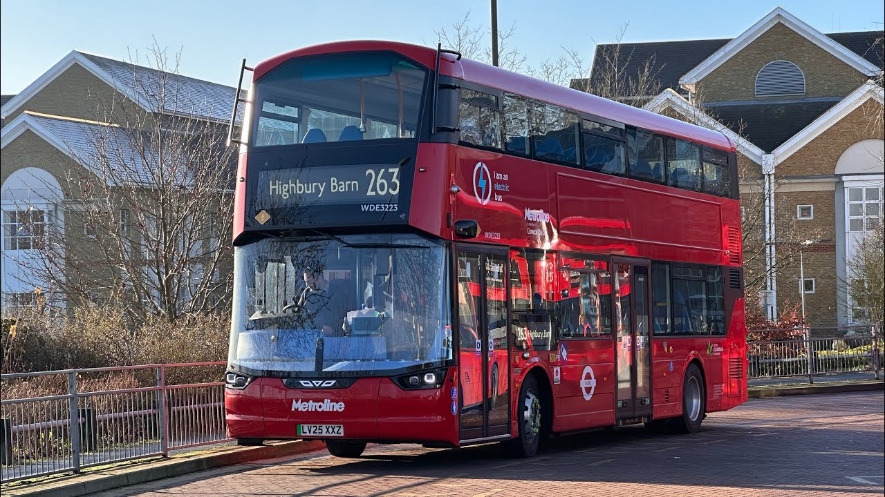 Full Journey-London Bus Route 263 Barnet Hospital to Highbury Barn (Wright Electroliner EV LV25 XXZ)