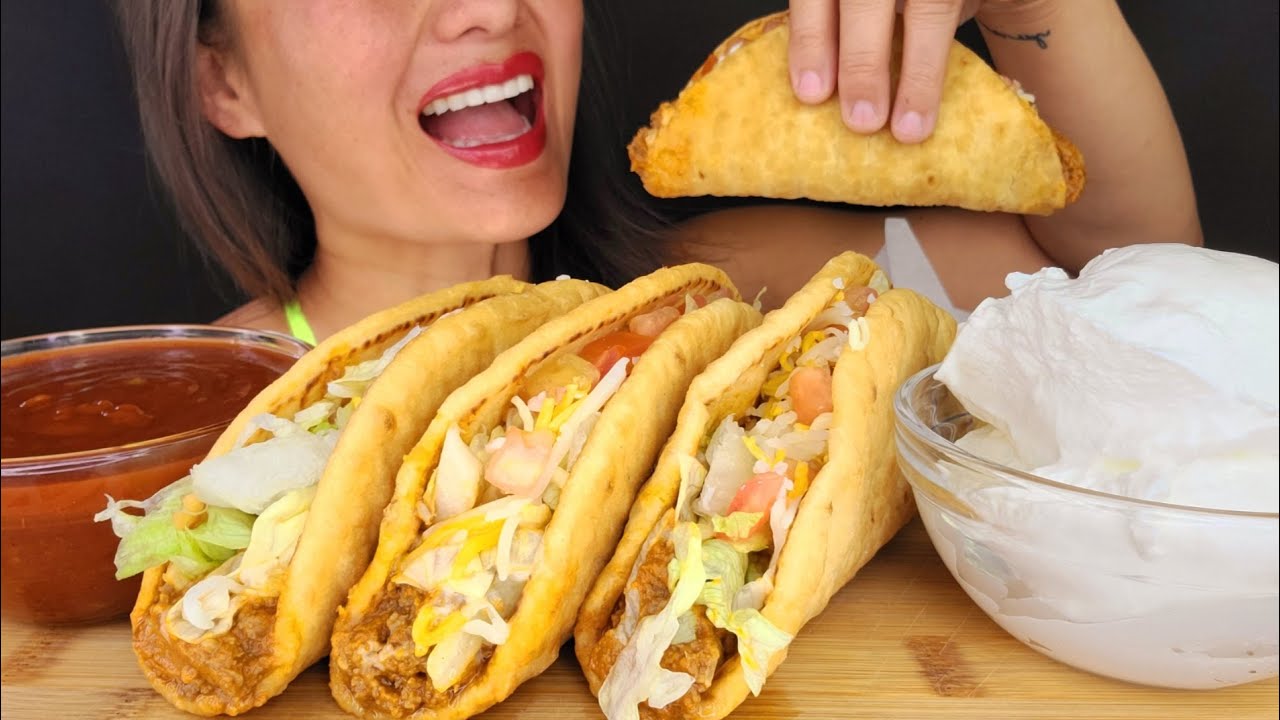 BEEF SUPREME CHALUPAS TACO BELL  ASMR MUKBANG OMAD MESSY EATING NOISES SOUR CREAM FIRE BIG BITES