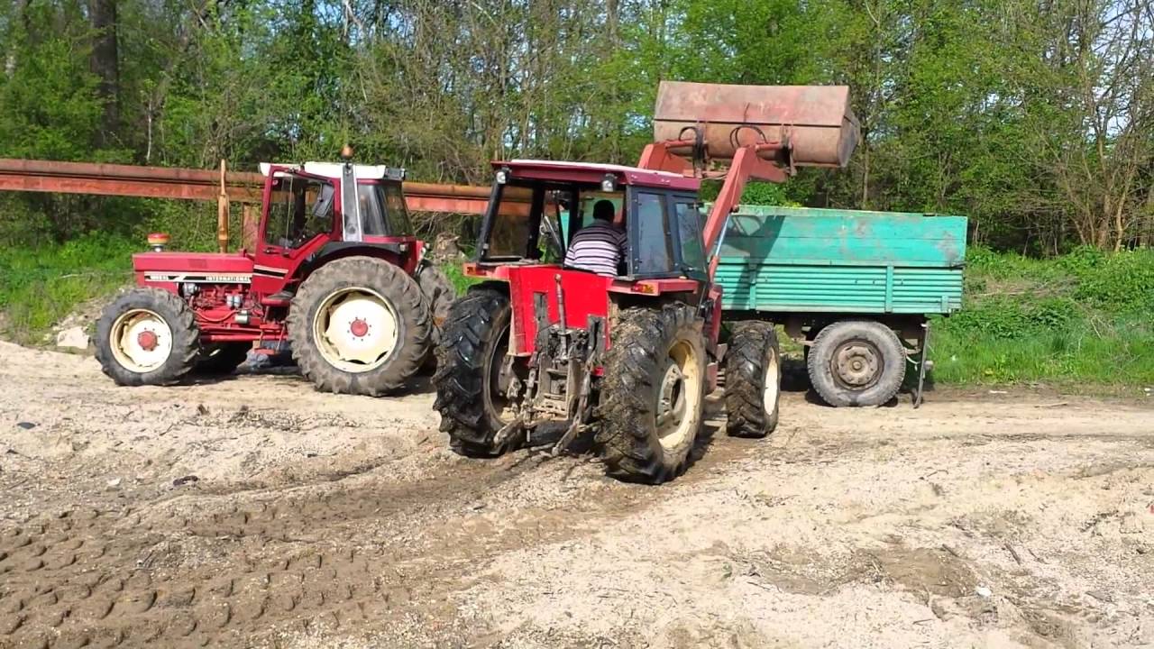 Fiat 766 DT in action, loading sand
