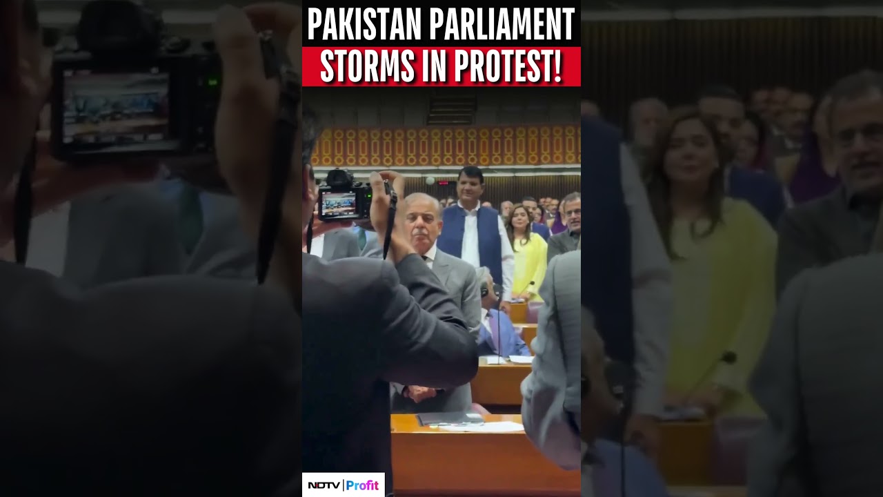 'Qaidi No 804': Massive Protest Storms Pakistan Parliament; Viral Visuals Surface #viral