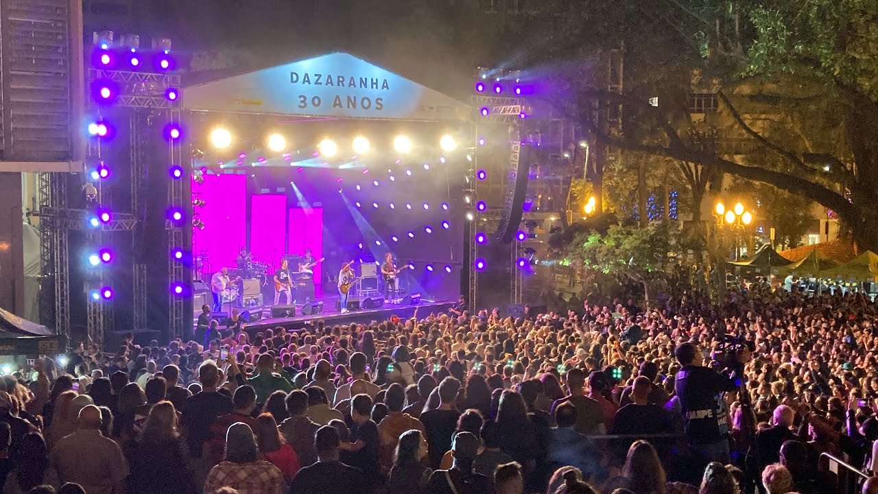 Banda Dazaranha celebra 30 anos com show em Florianópolis no largo da Catedral