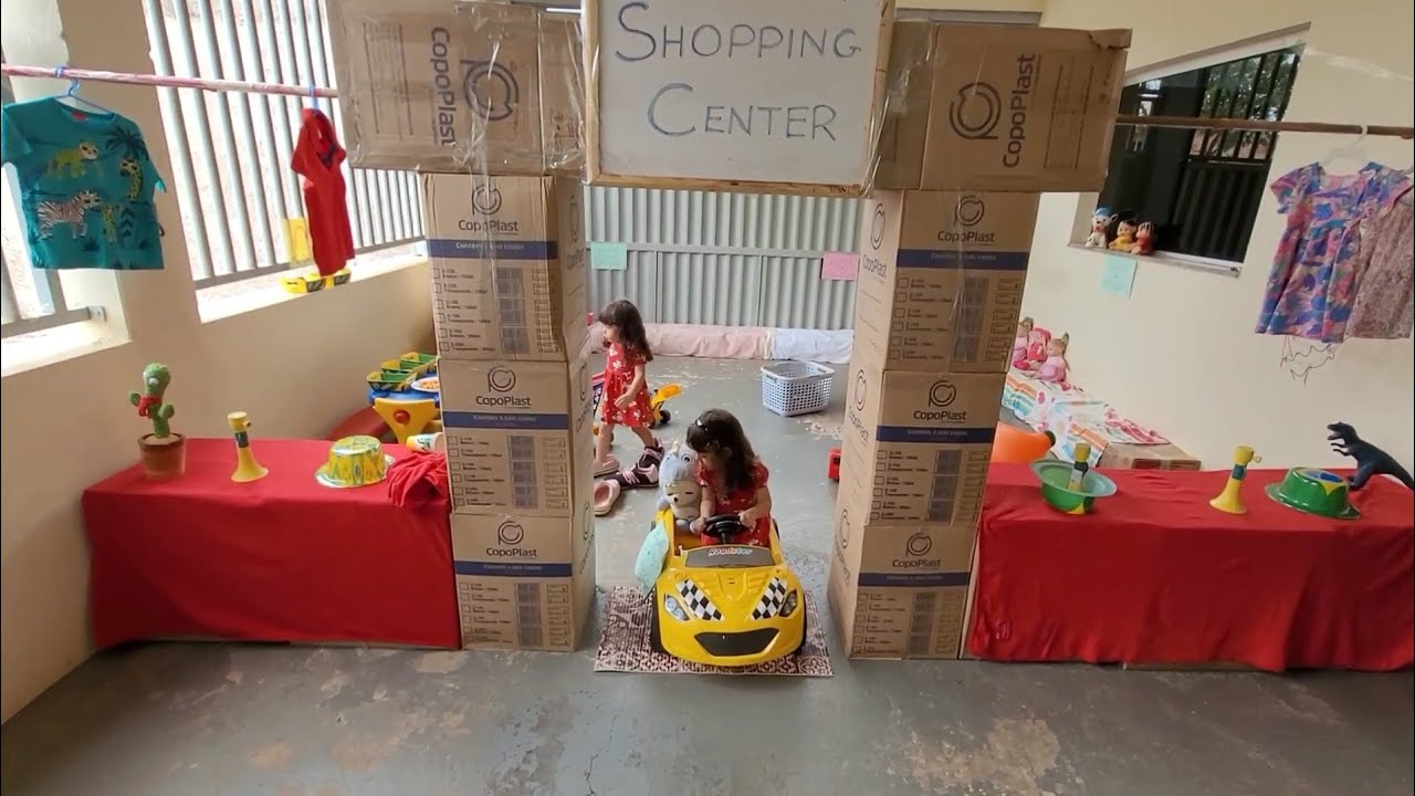 TRIGÊMEOS FAZENDO COMPRAS NO SHOPPING CENTER