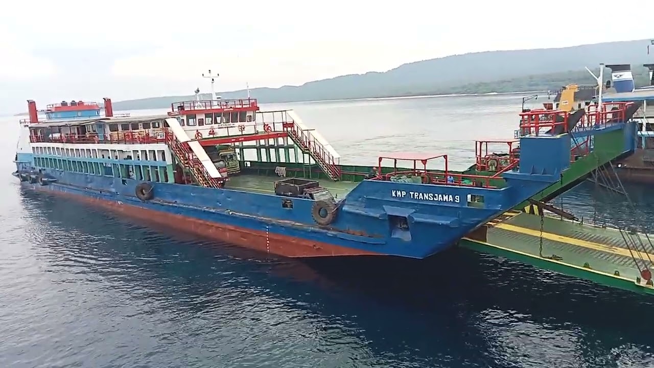 Proses sandar kapal penyebrangan di gilimanuk pulau Bali #bali #gilimanuk 