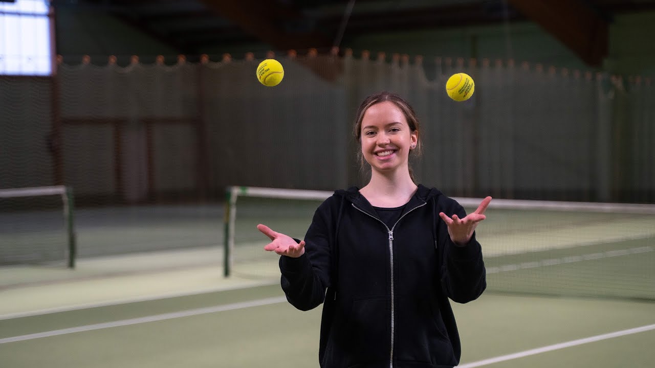 Lena zeigt euch Übungen mit dem Tennisball