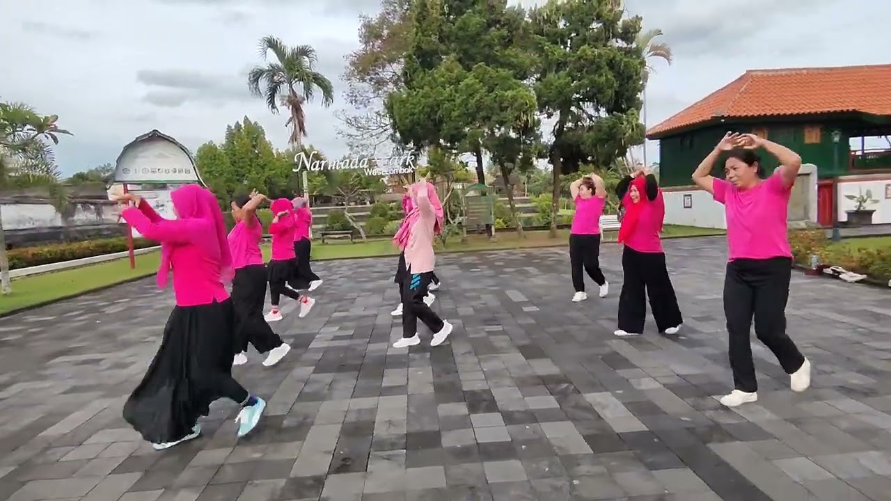 Baila Baila Conmigo Line Dance // Choreographed by Ryan & Kiki ( INA) 