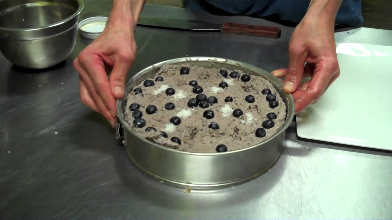 Cooking: How to release a cheesecake from a springform pan