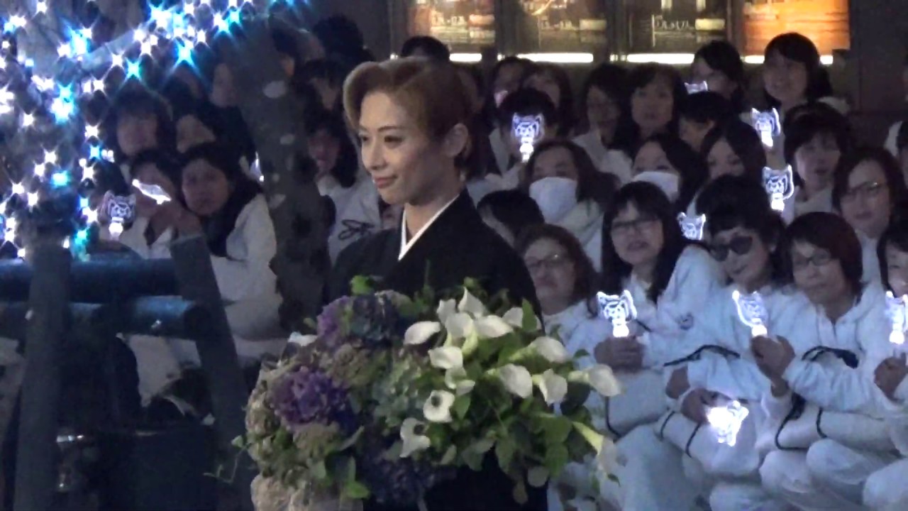 明日海りお！最後の.卒業千秋楽 東京宝塚花組出待ち2019/11/24青い薔薇の精A Fairy Tale