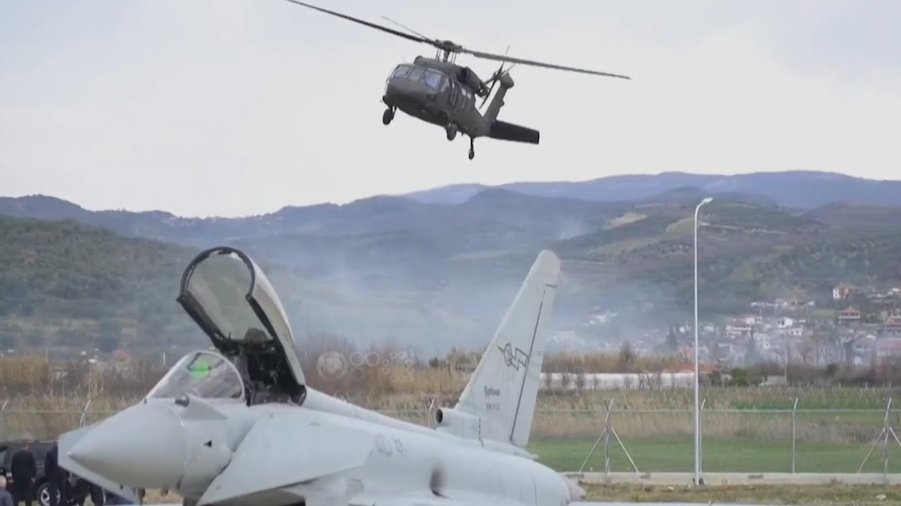 Fluturimi i helikopterëve Black Hawk dhe dronëve “Bayraktar” në Bazën e NATO-s në Kuçovë