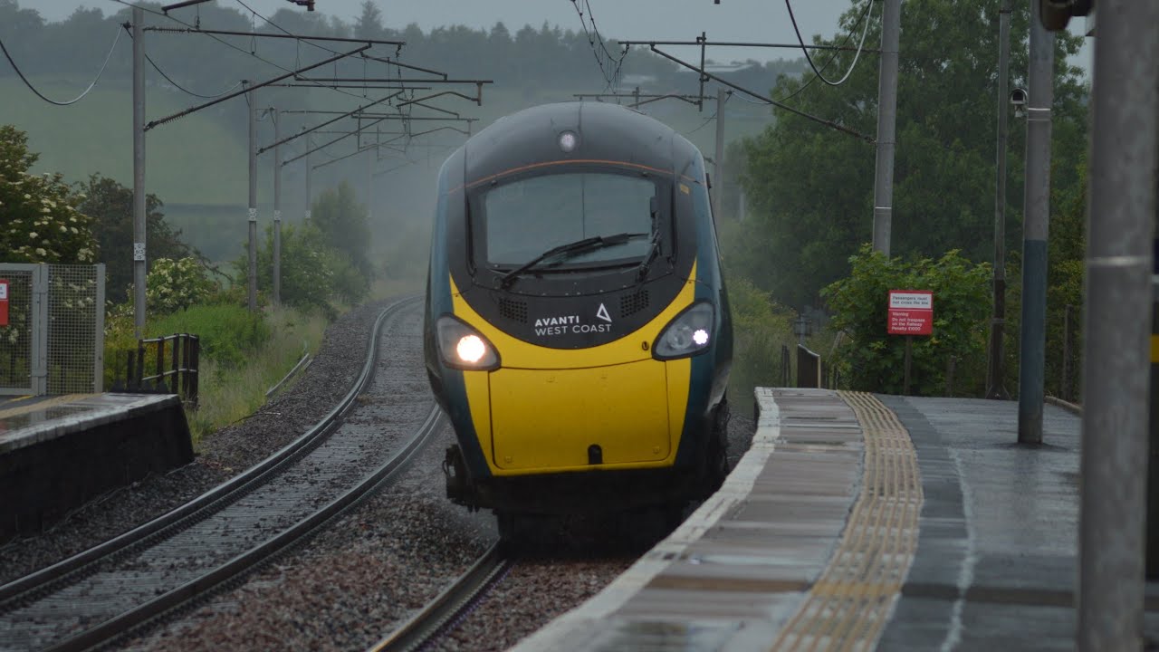 trains at carluke(14/06/25)