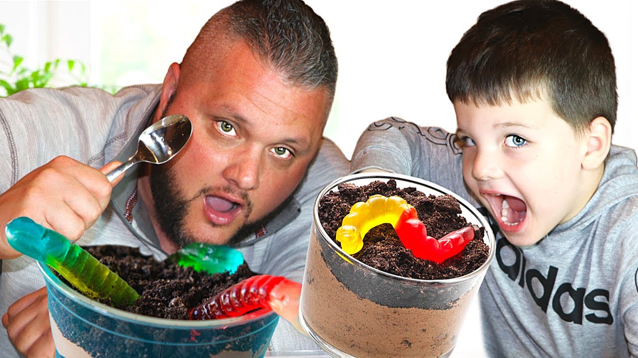 Caleb & Daddy MAKE MUD PIES with PUDDING! Caleb Cooks JELLO DIRT CUPS WITH GUMMY WORMS!