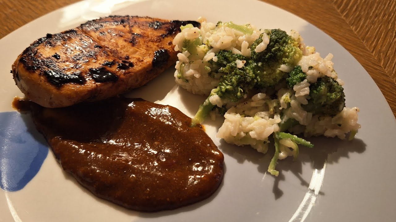 Kyckling Adobo och ris med broccoli. 