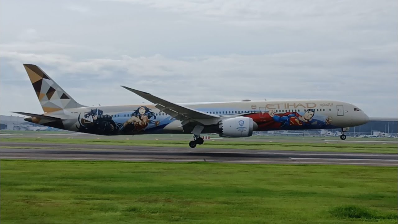 Spotting pesawat di Rumah Oren Planespotting pada awal tahun 2026