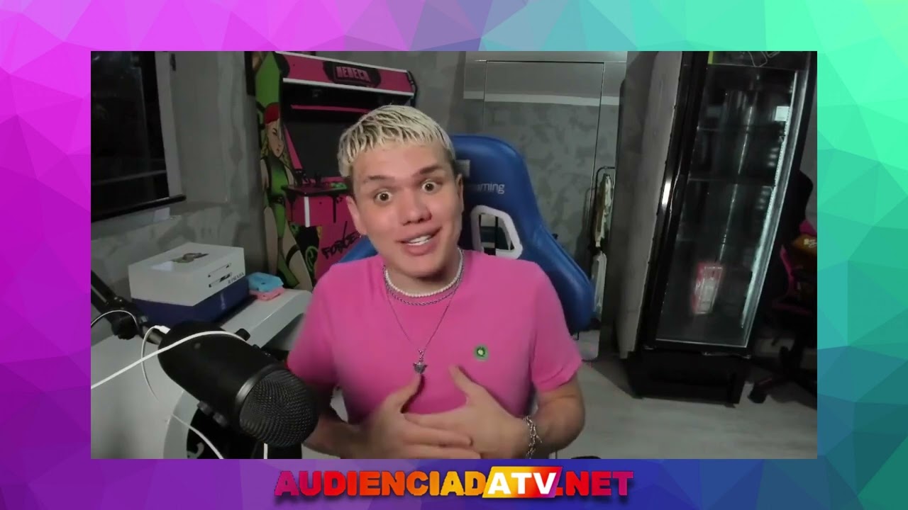 EuRebeca fala sobre exposed de Sabrinoca em live