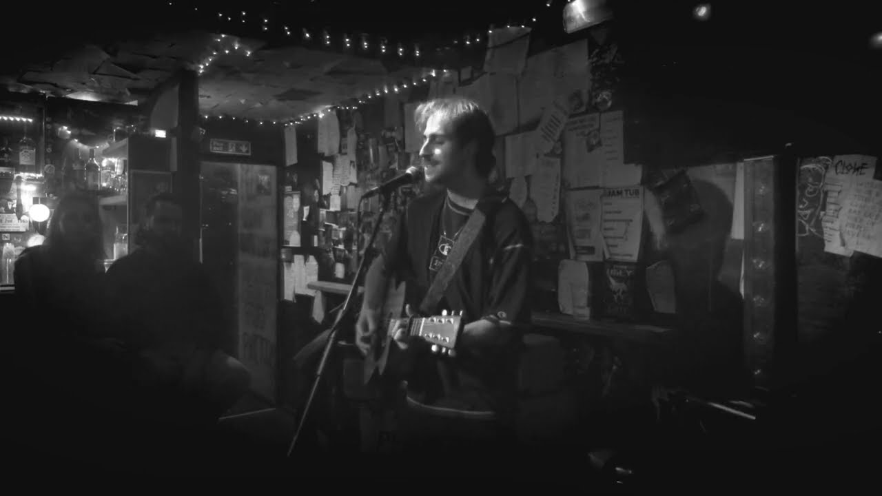 Jude Finn - Come Around (Live at Little Buildings)