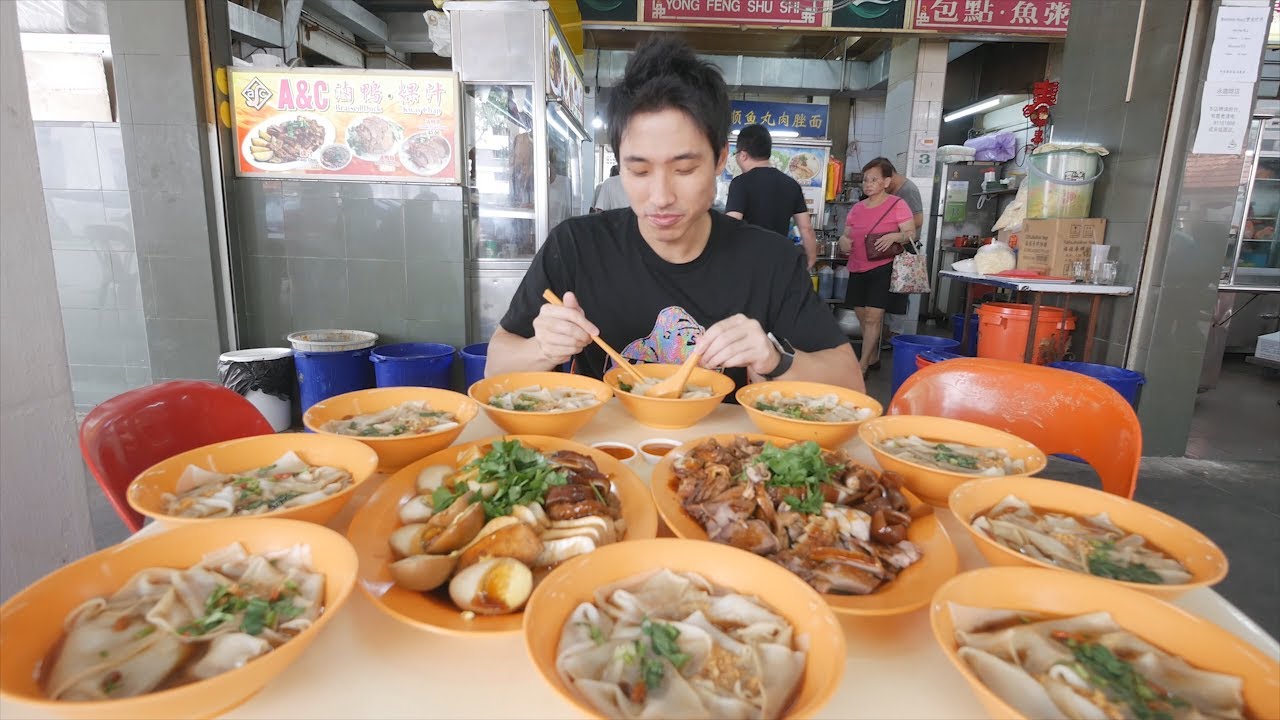 Singapore Street Food Mukbang! | Mouth Watering Braised Duck Rice Noodles(Kway Chap) !