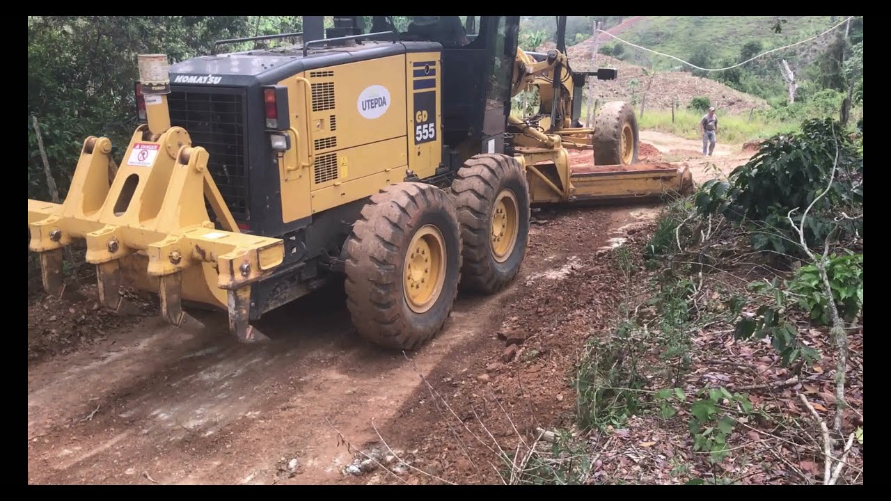 Komatsu GD555 Motor Grader Working The Rural Road, Dominican Republic 2/3