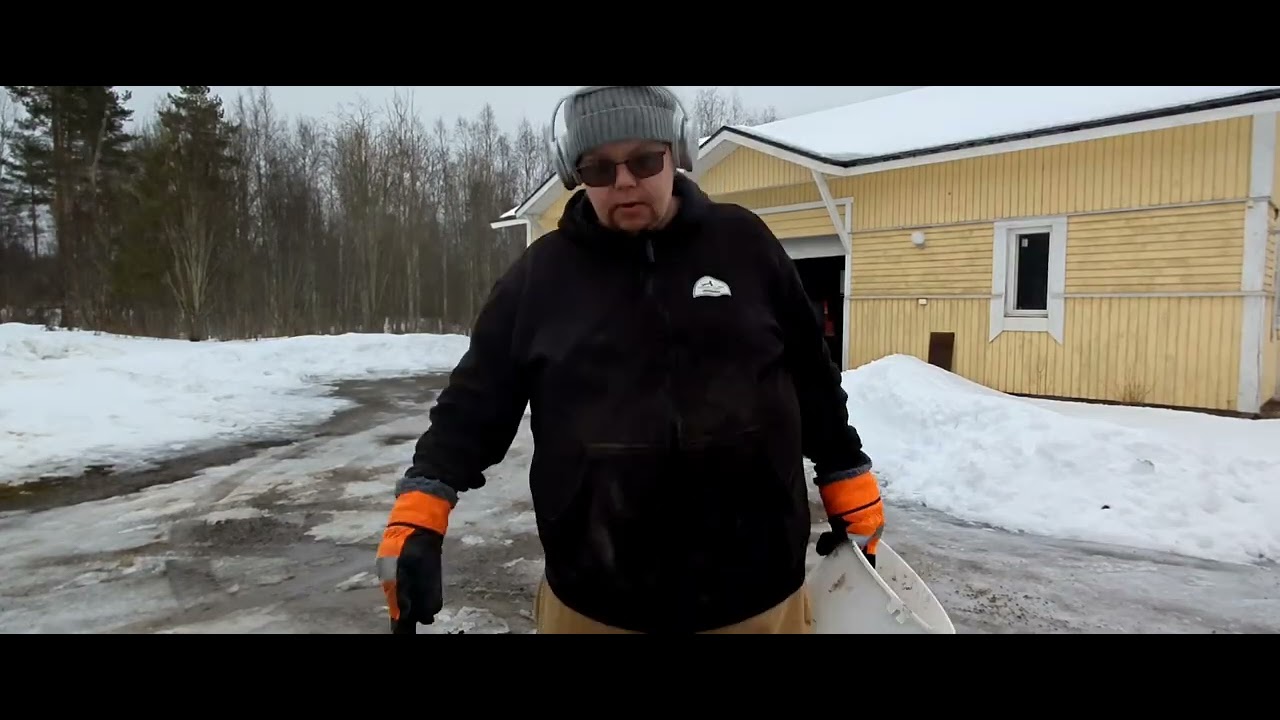 Torstai päivän pihan hiekoitus 12.03.26