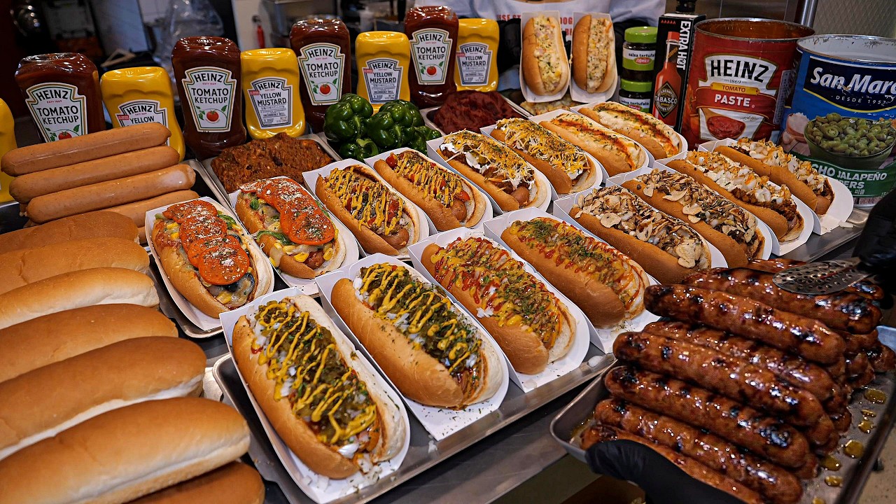 하루 200개 완판! 미국식 핫도그에 미친 사장님이 만든? 역대급 칠리 치즈 핫도그집 / American chili cheese hot dog / korean street food