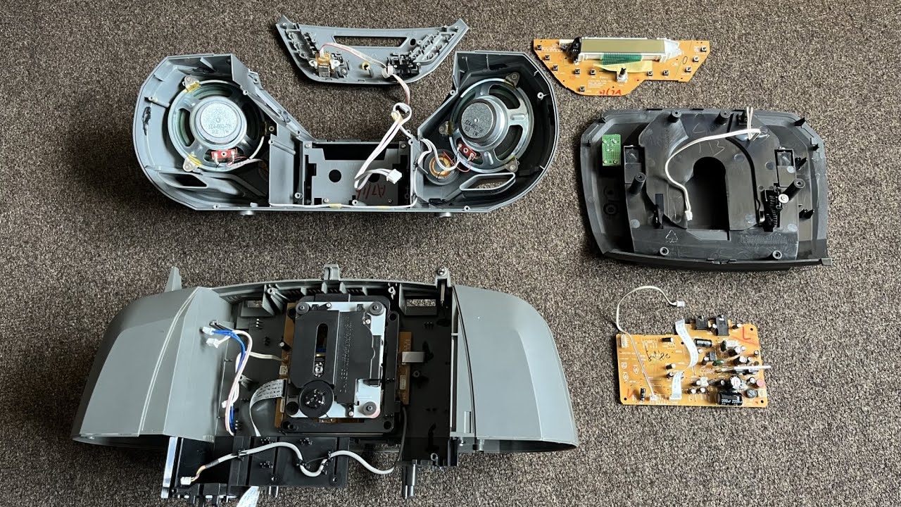 What&rsquo;s inside? 🤔Philips AZ1850. Boombox`2009.