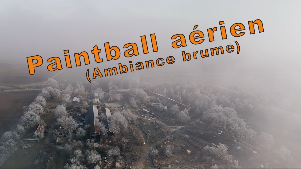 Terrain de paintball vu du ciel – Brume matinale et lumière naturelle