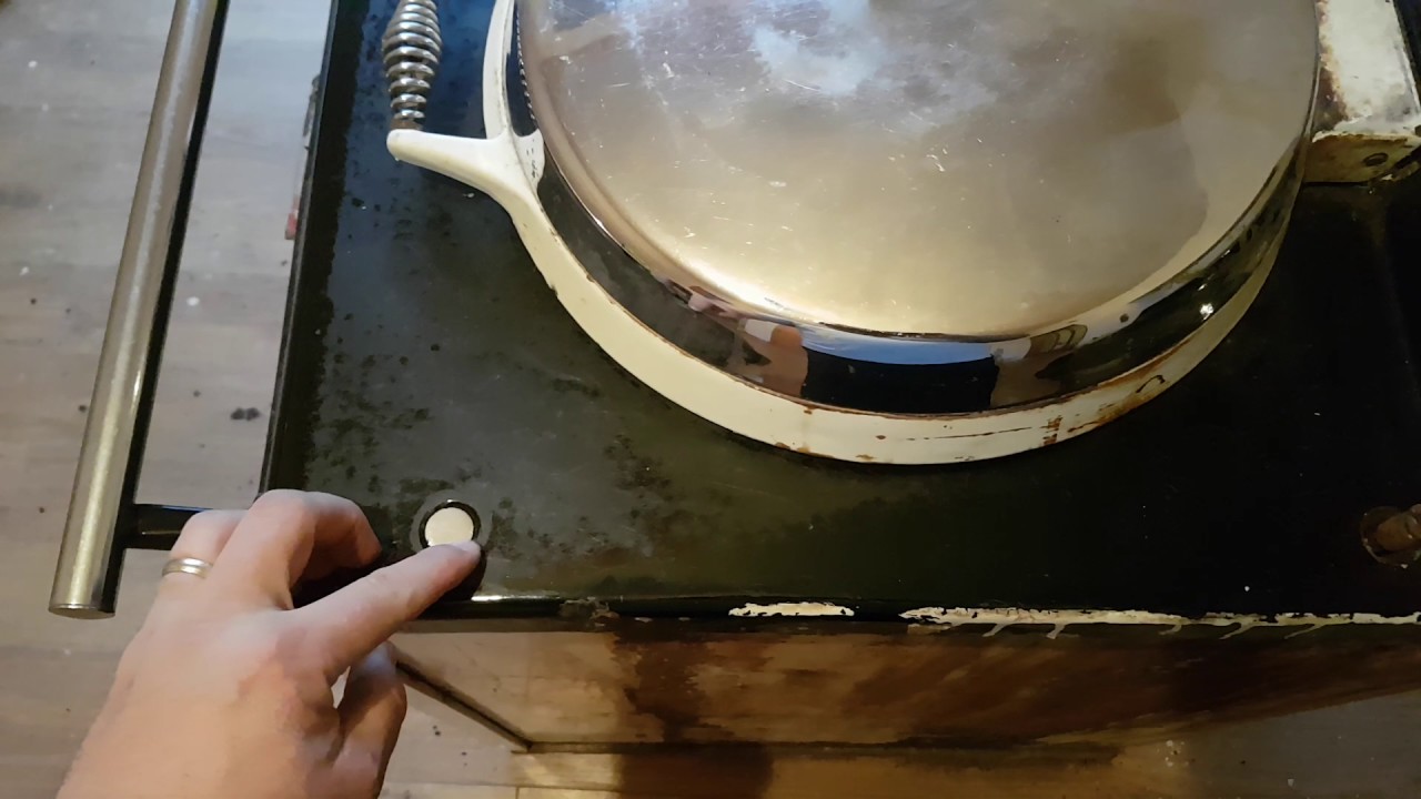 Aga Cooker Stripdown (Oil Powered) - 1 of 3