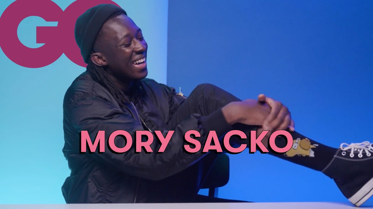 Les 10 Essentiels de Mory Sacko (mortier, livre de cuisine et chaussettes) | GQ