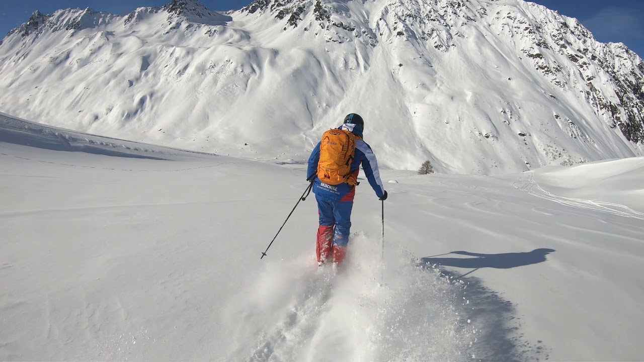 Tiefschnee Fahren in  Ischgl mit Traumhafter Bergkulisse.