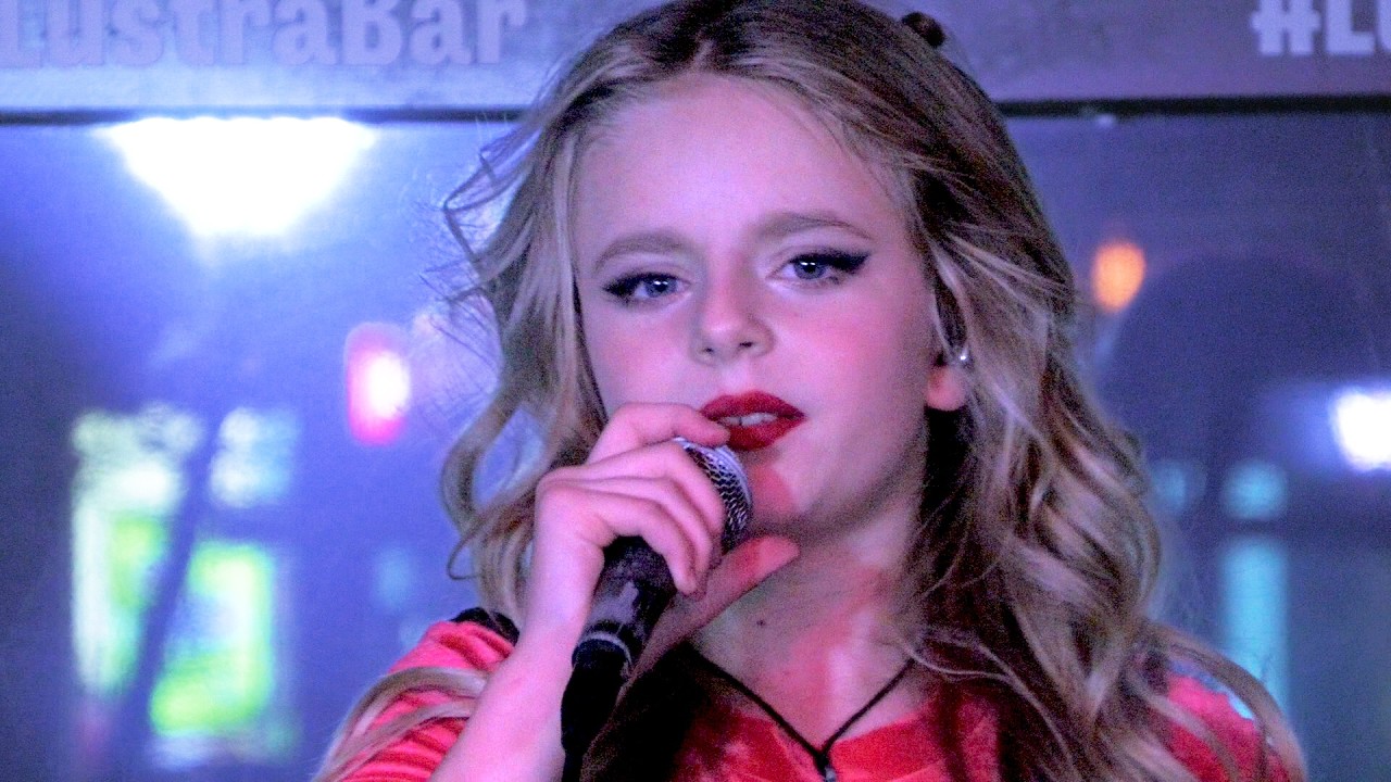 Адель Star (11 лет) и Нейросеть Group. Я больше не верю в любовь. Живой звук! 19.11.2025.