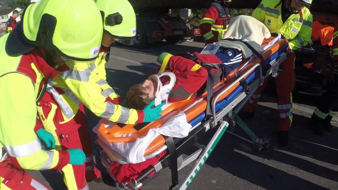 Übung Strassenrettung Feuerwehr Hochdorf