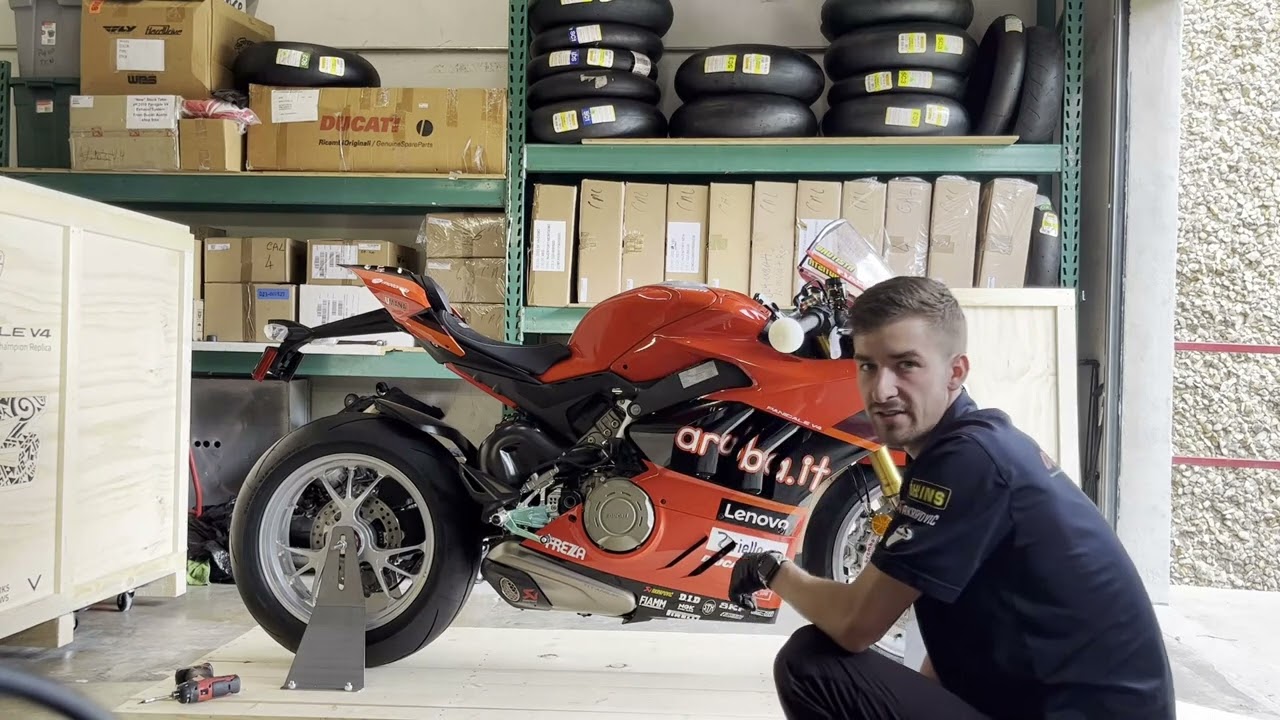 ALVARO BAUTISTA'S WORLD CHAMPIONSHIP REPLICA BIKE UNBOXING #50/260!