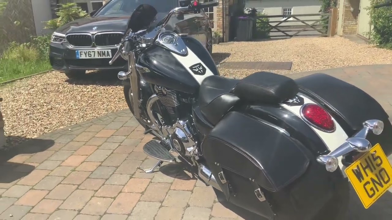 15 Triumph Thunderbird Commander 1700