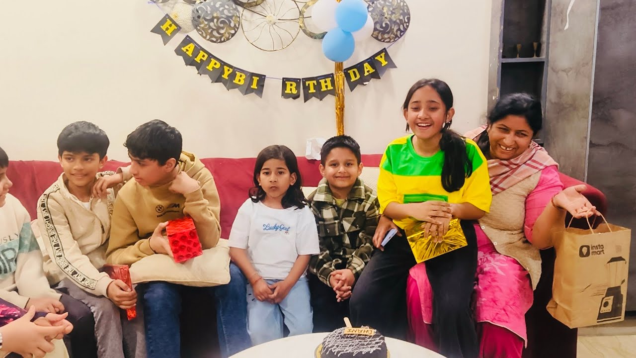 Birthday Par Gift Main Kiyu Du | AVNI DHANI VLOGS 