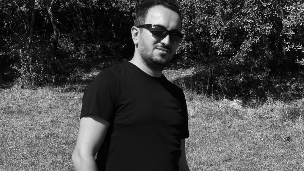 Özgür Ata - Ne Oldu Sevdiğim Bize